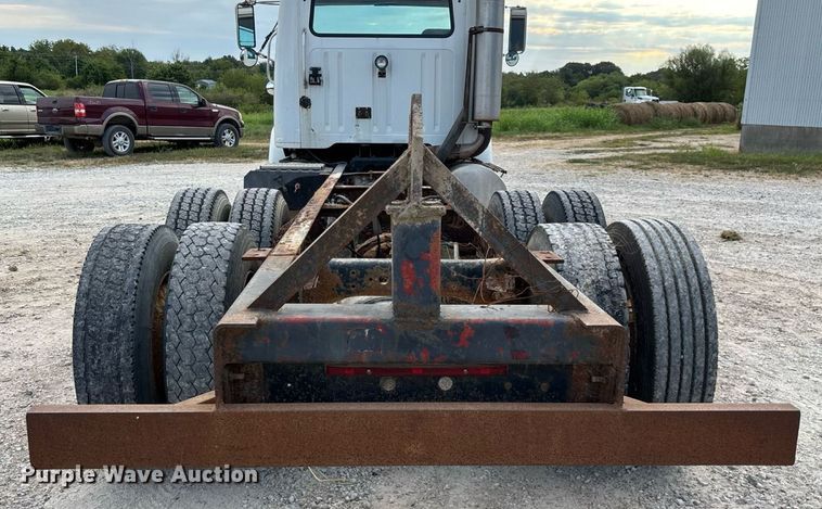 image for item ED2206 1996 International F-8200 truck cab and chassis