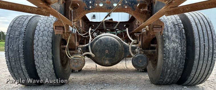 image for item ED2206 1996 International F-8200 truck cab and chassis