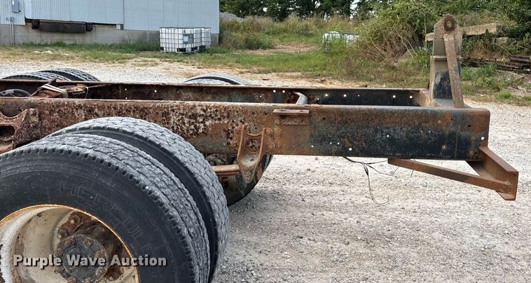 image for item ED2206 1996 International F-8200 truck cab and chassis