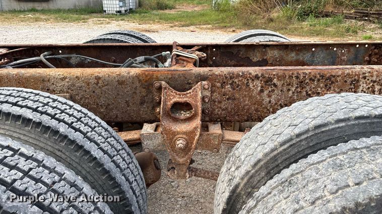 image for item ED2206 1996 International F-8200 truck cab and chassis