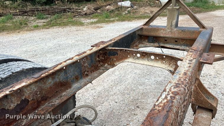 image for item ED2206 1996 International F-8200 truck cab and chassis