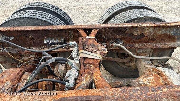 image for item ED2206 1996 International F-8200 truck cab and chassis