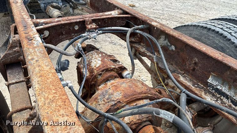 image for item ED2206 1996 International F-8200 truck cab and chassis