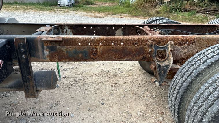 image for item ED2206 1996 International F-8200 truck cab and chassis