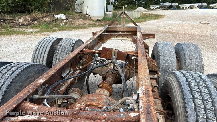 image for item ED2206 1996 International F-8200 truck cab and chassis