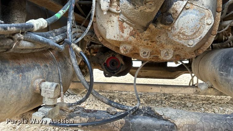 image for item ED2206 1996 International F-8200 truck cab and chassis