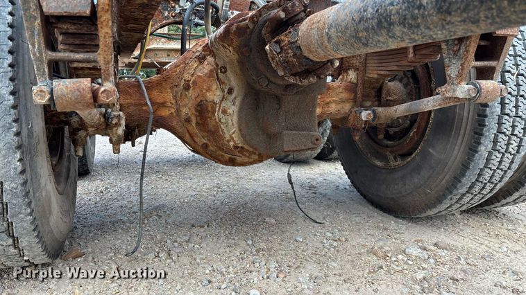 image for item ED2206 1996 International F-8200 truck cab and chassis