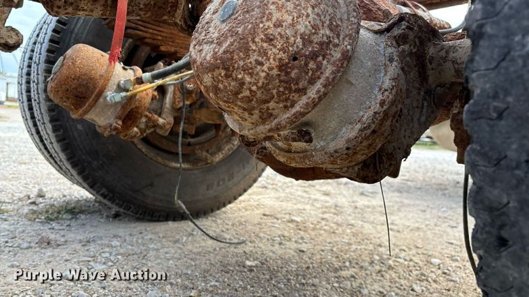 image for item ED2206 1996 International F-8200 truck cab and chassis