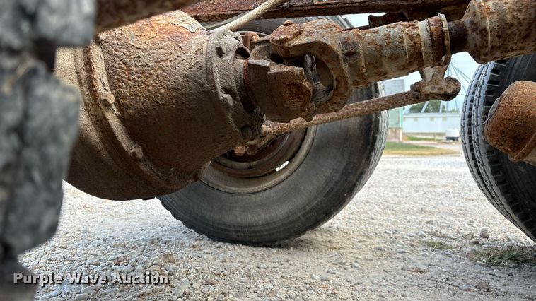 image for item ED2206 1996 International F-8200 truck cab and chassis