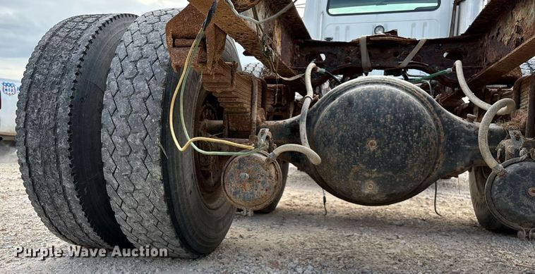 image for item ED2206 1996 International F-8200 truck cab and chassis