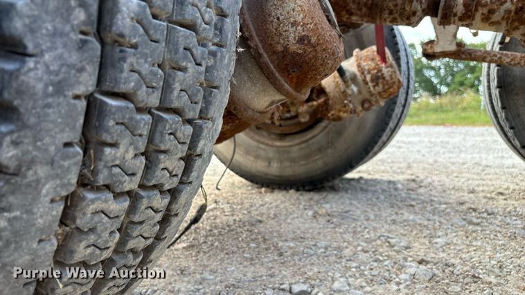 image for item ED2206 1996 International F-8200 truck cab and chassis