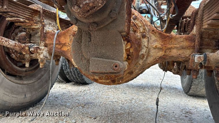 image for item ED2206 1996 International F-8200 truck cab and chassis