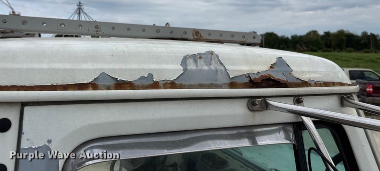 image for item ED2206 1996 International F-8200 truck cab and chassis