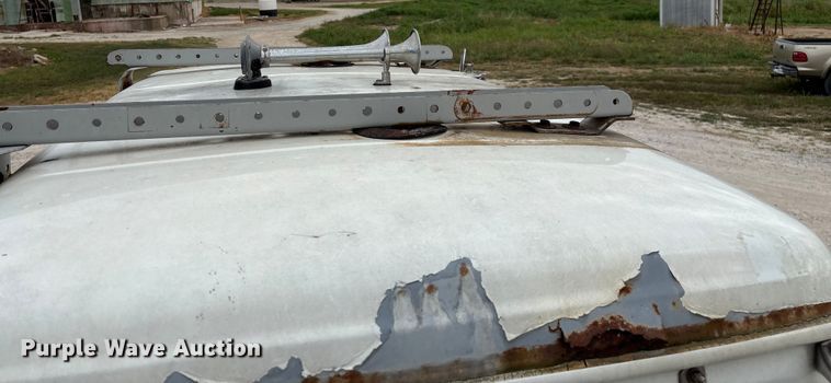 image for item ED2206 1996 International F-8200 truck cab and chassis