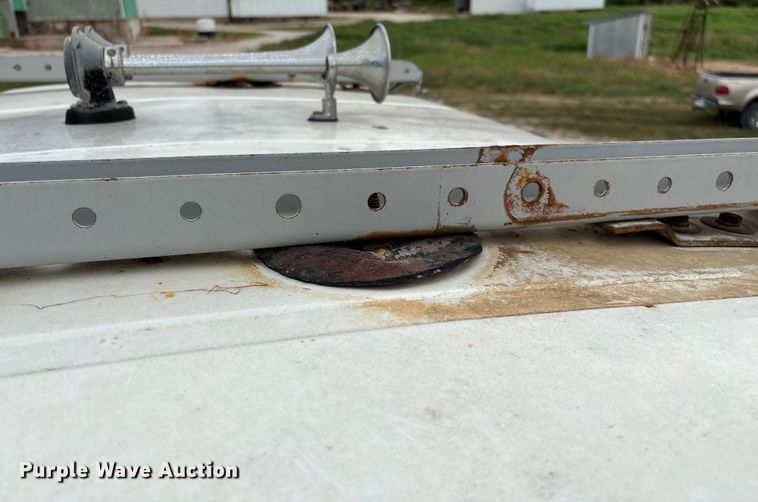 image for item ED2206 1996 International F-8200 truck cab and chassis