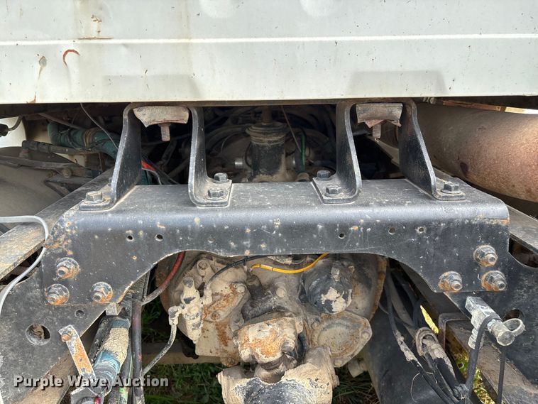 image for item ED2206 1996 International F-8200 truck cab and chassis