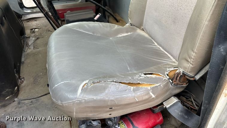 image for item ED2206 1996 International F-8200 truck cab and chassis