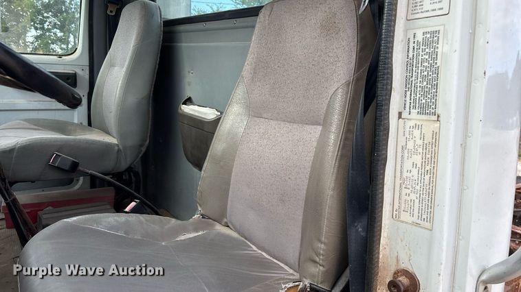 image for item ED2206 1996 International F-8200 truck cab and chassis