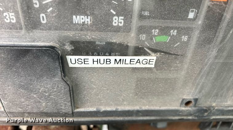 image for item ED2206 1996 International F-8200 truck cab and chassis