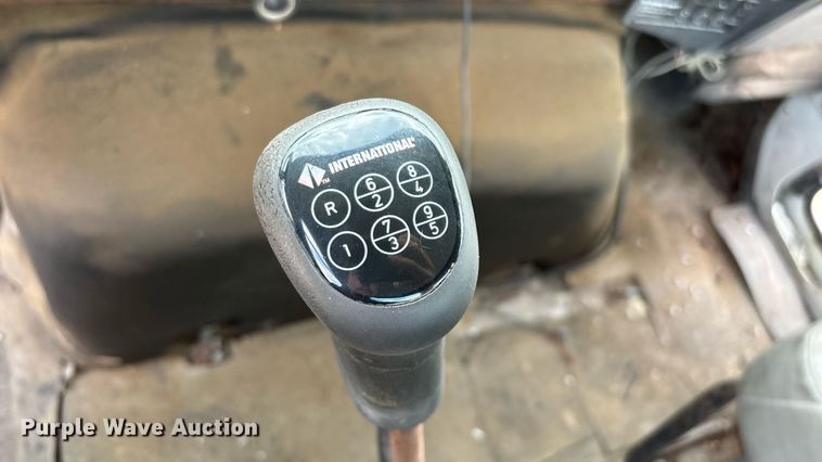 image for item ED2206 1996 International F-8200 truck cab and chassis