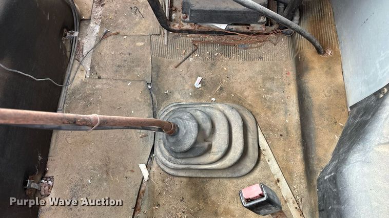 image for item ED2206 1996 International F-8200 truck cab and chassis