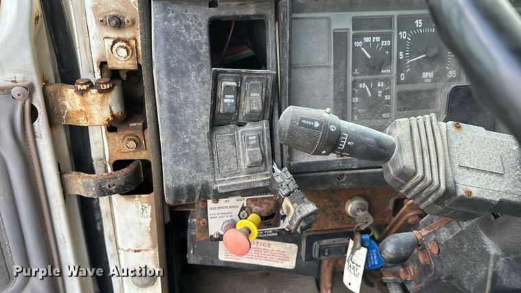 image for item ED2206 1996 International F-8200 truck cab and chassis