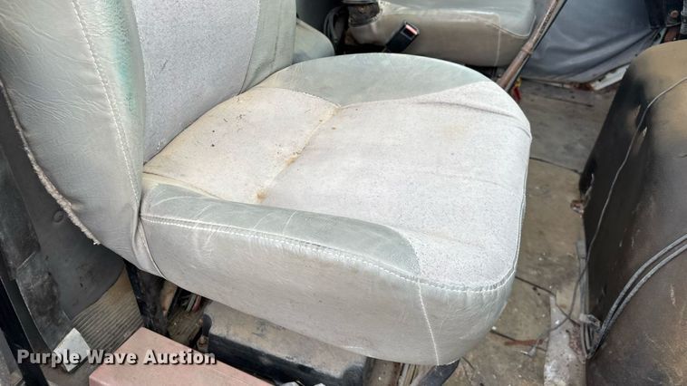 image for item ED2206 1996 International F-8200 truck cab and chassis