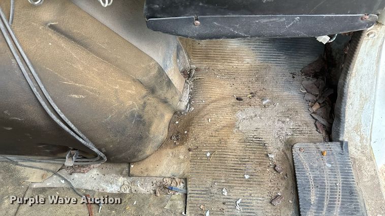 image for item ED2206 1996 International F-8200 truck cab and chassis