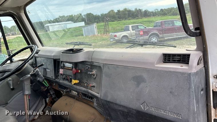 image for item ED2206 1996 International F-8200 truck cab and chassis