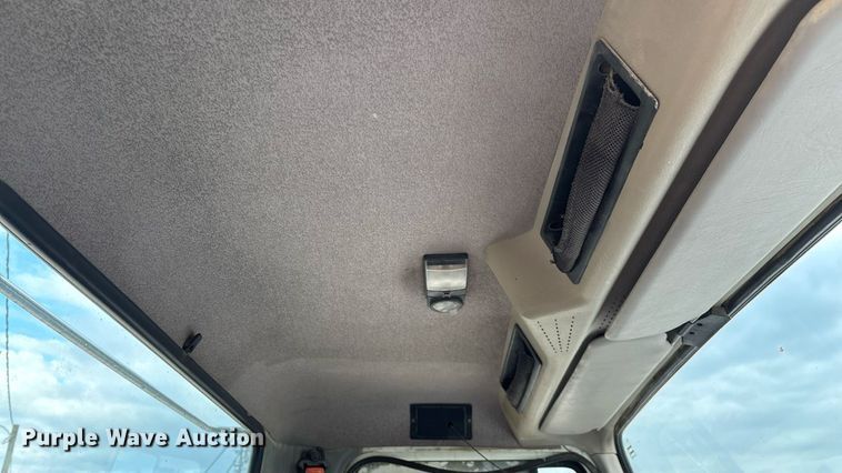 image for item ED2206 1996 International F-8200 truck cab and chassis