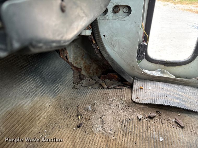 image for item ED2206 1996 International F-8200 truck cab and chassis