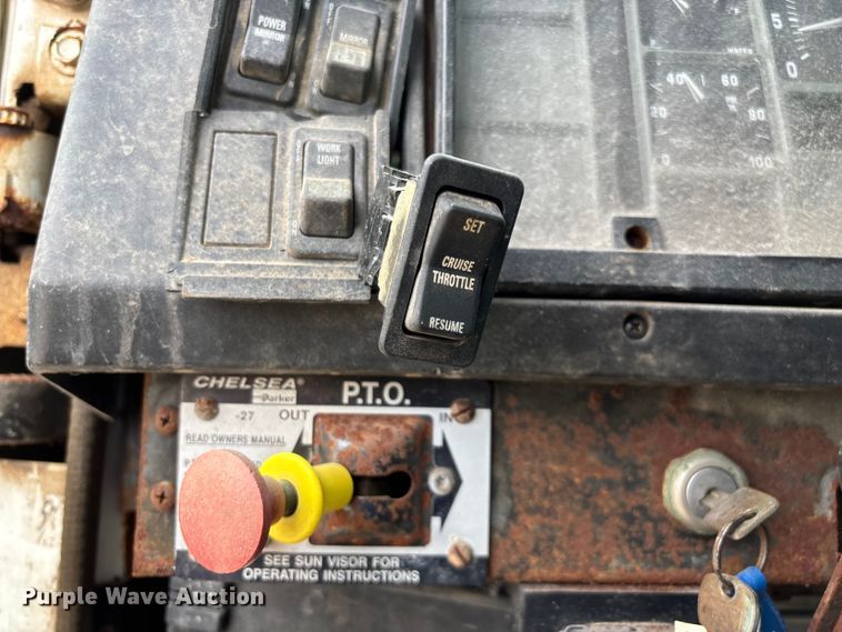 image for item ED2206 1996 International F-8200 truck cab and chassis