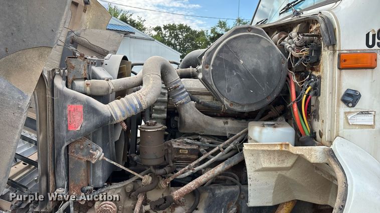 image for item ED2206 1996 International F-8200 truck cab and chassis