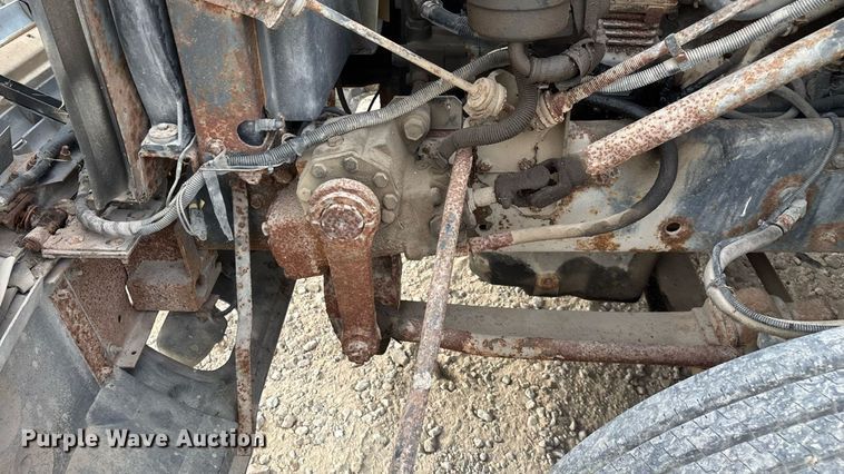 image for item ED2206 1996 International F-8200 truck cab and chassis