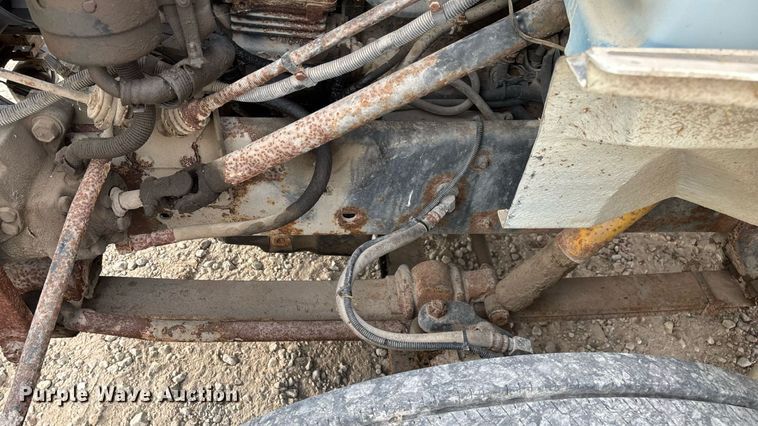 image for item ED2206 1996 International F-8200 truck cab and chassis