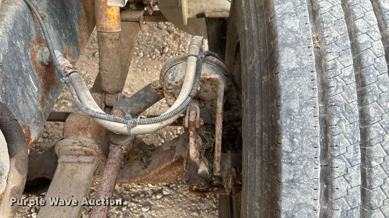 image for item ED2206 1996 International F-8200 truck cab and chassis