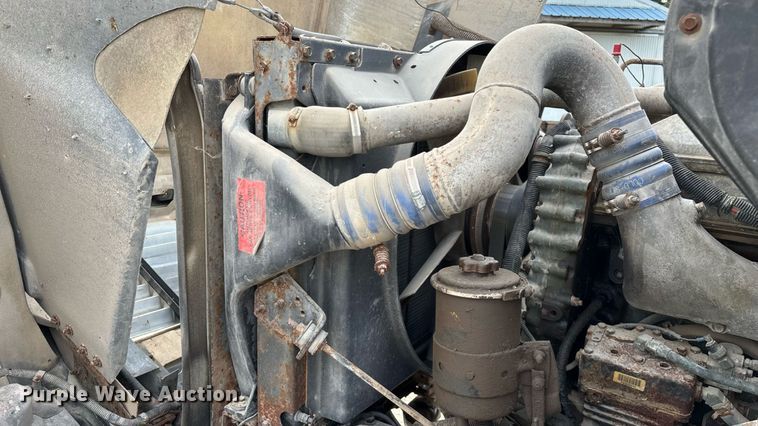 image for item ED2206 1996 International F-8200 truck cab and chassis