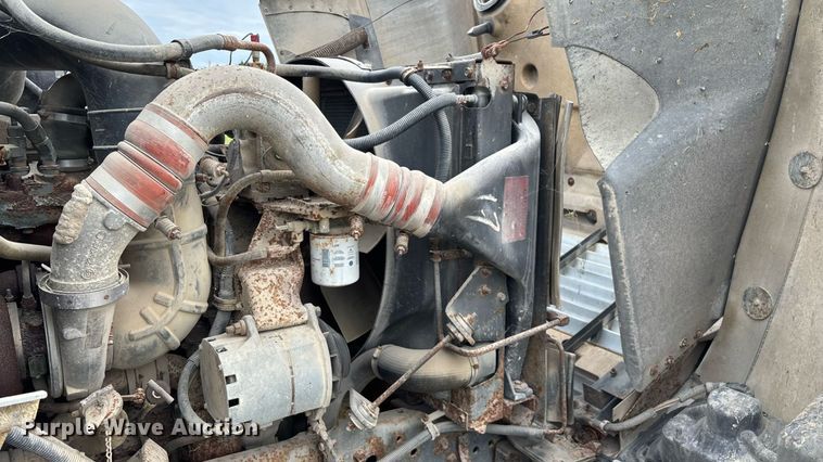 image for item ED2206 1996 International F-8200 truck cab and chassis