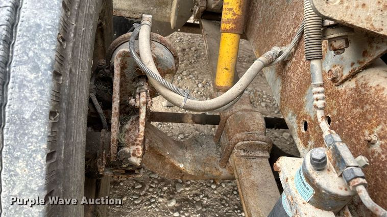 image for item ED2206 1996 International F-8200 truck cab and chassis