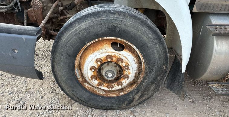 image for item ED2206 1996 International F-8200 truck cab and chassis