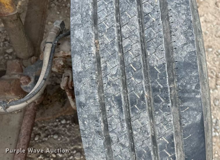 image for item ED2206 1996 International F-8200 truck cab and chassis