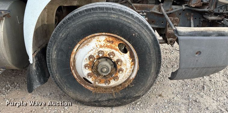 image for item ED2206 1996 International F-8200 truck cab and chassis