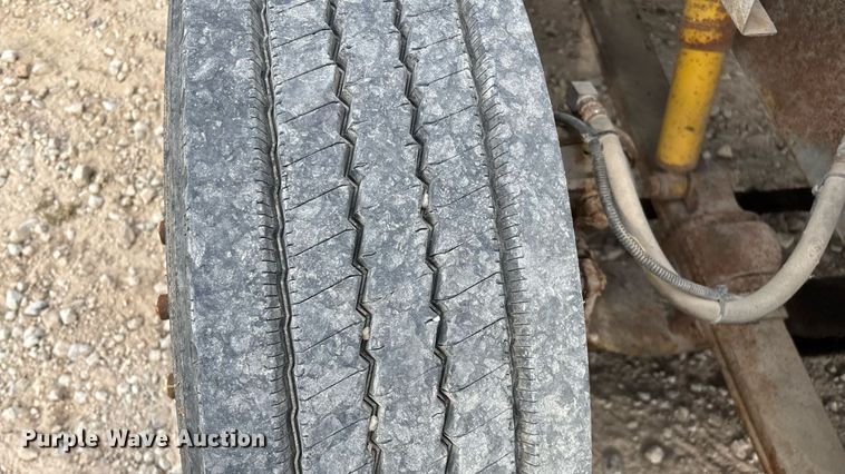 image for item ED2206 1996 International F-8200 truck cab and chassis