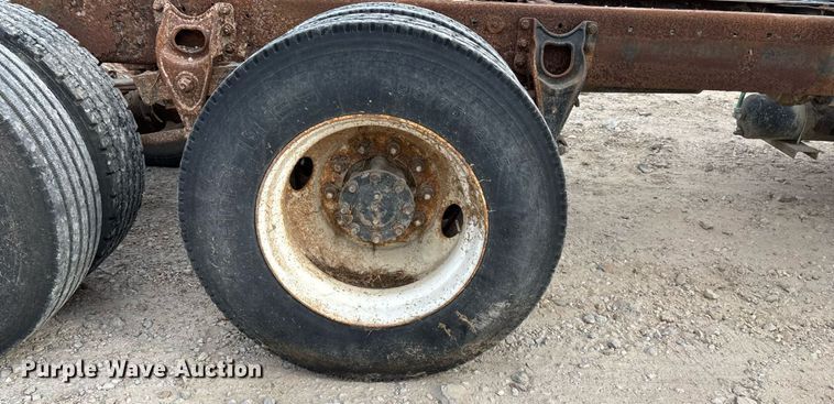 image for item ED2206 1996 International F-8200 truck cab and chassis