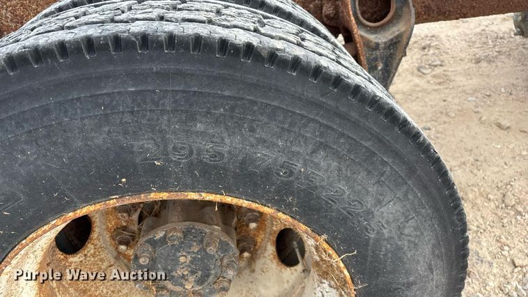 image for item ED2206 1996 International F-8200 truck cab and chassis