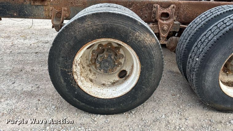 image for item ED2206 1996 International F-8200 truck cab and chassis