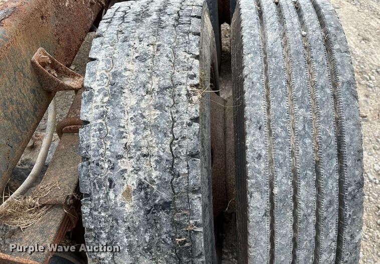 image for item ED2206 1996 International F-8200 truck cab and chassis