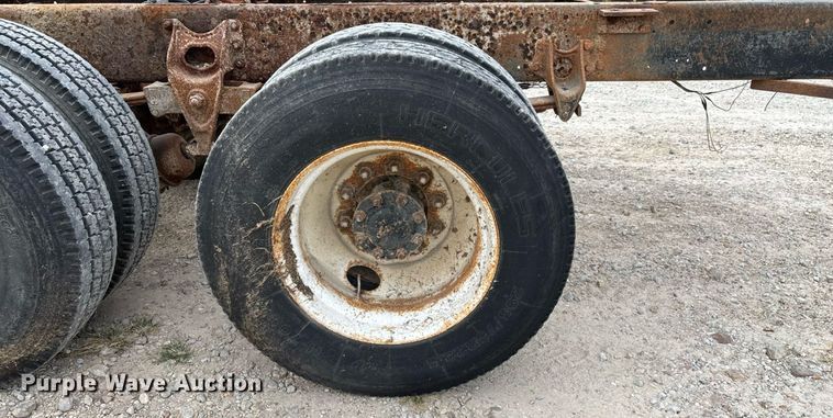 image for item ED2206 1996 International F-8200 truck cab and chassis