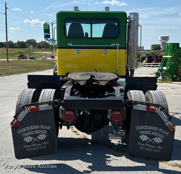 image for item ED2211 2012 Peterbilt 337 semi truck