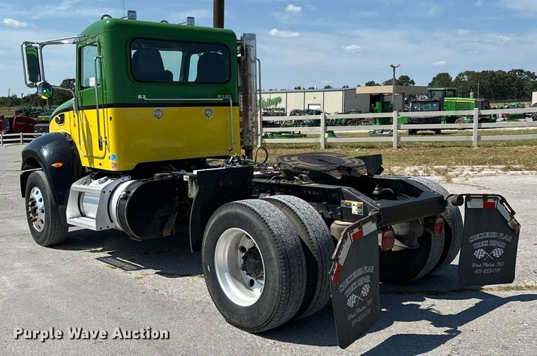 image for item ED2211 2012 Peterbilt 337 semi truck